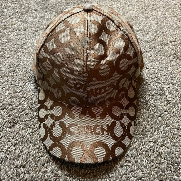 Woman’s Cap - Picture 1 of 8
